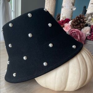 🫶 Kate Spade Pearl Cloche -  Bucket Hat with Pearl Accents